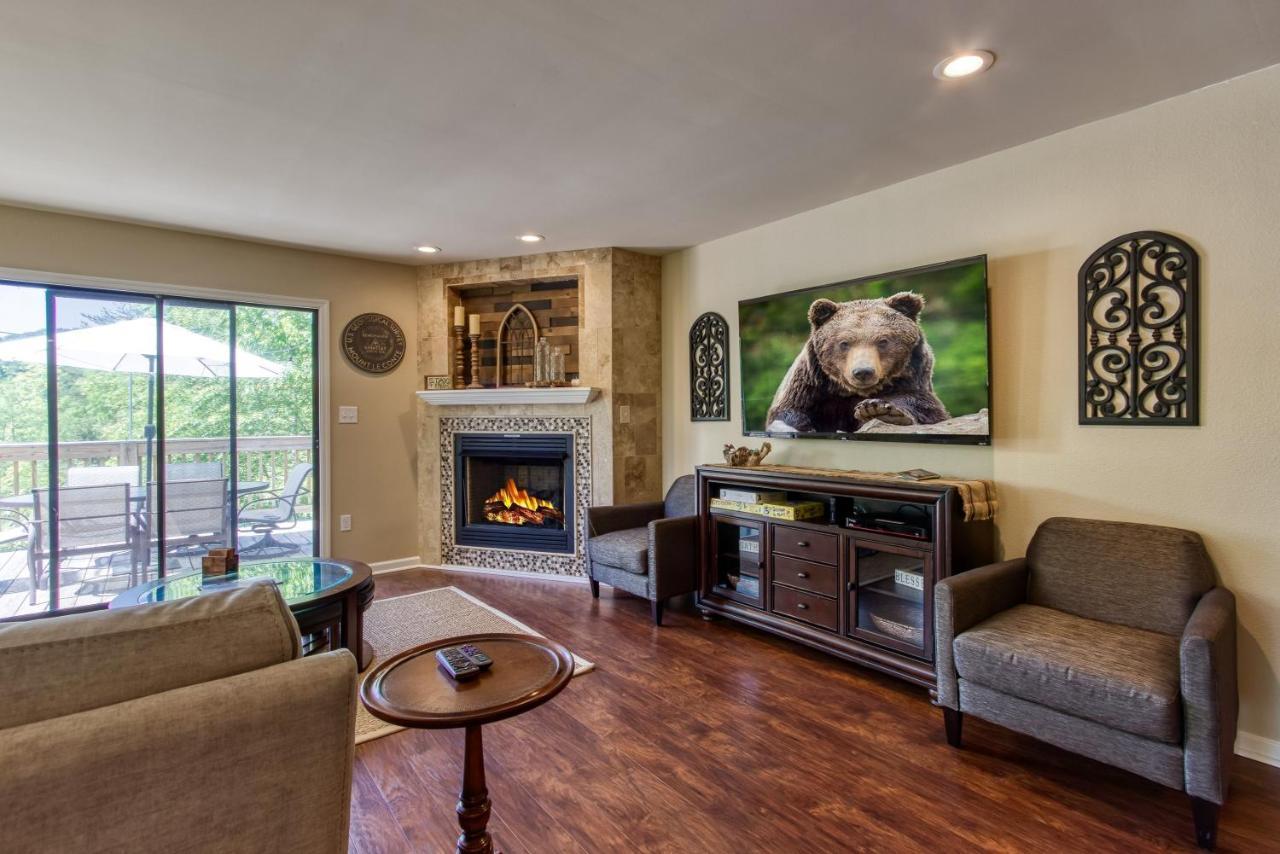 Memorable "Deer & Doe" By Honeybearcabins 4Br 3Ba, Mountain View Deck, Farmhouse Decor, Fireplace, 3 Acres Sevierville Exterior foto